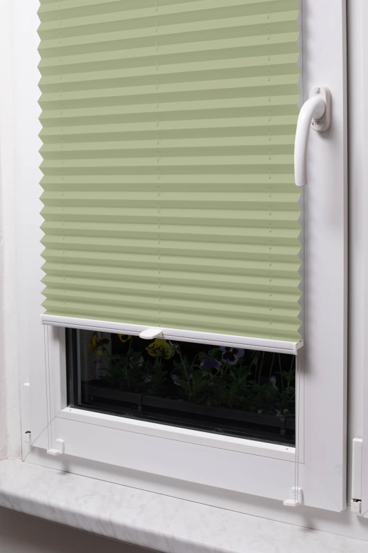 Plissee Blickdicht Mit Bohren am Fensterrahmen verschraubt